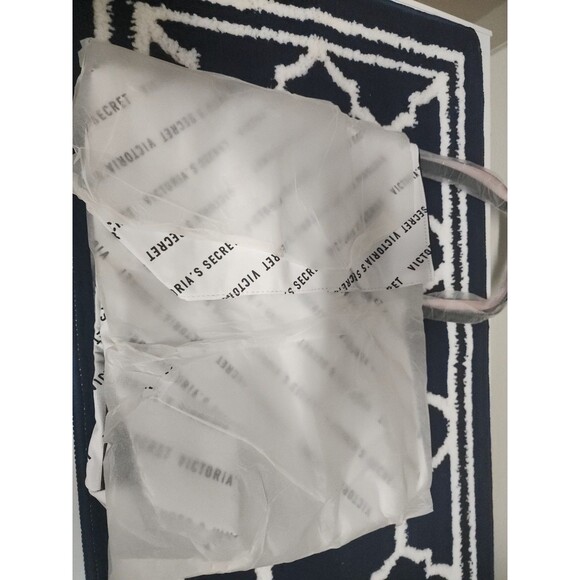 Victoria Secret bag LARGE white with Zipper NEW - Picture 3 of 6